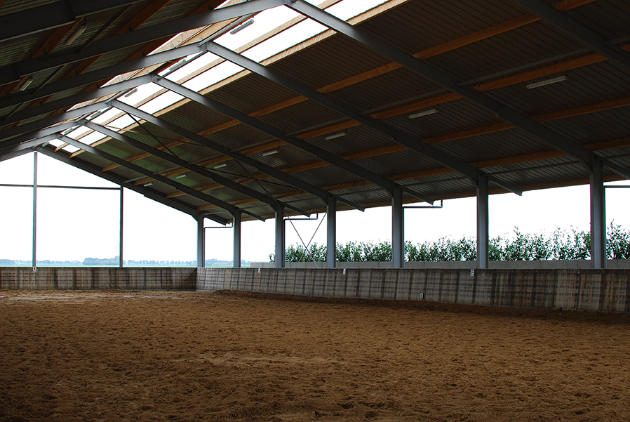 Overdekte rijbak Manege Wittenburg